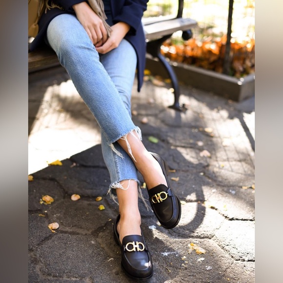 🛍️SOLD🛍️ Salvatore Ferragamo Gancini-Bit Leather Loafers - Ladies size 8.5 B - Picture 5 of 12